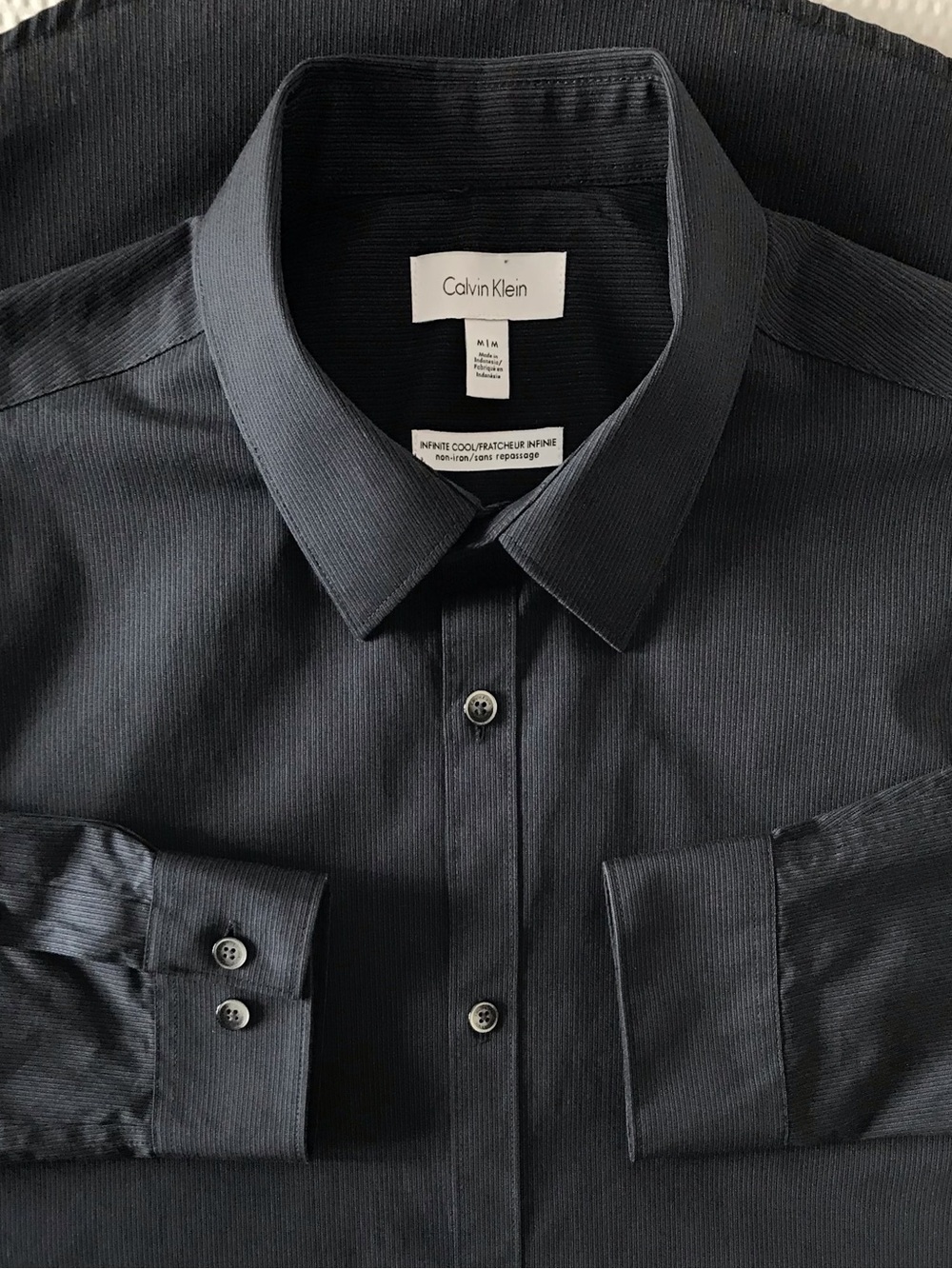 CALVIN KLEIN Infinite Cool Black Dress Shirt M Non Iron Business Casual Office